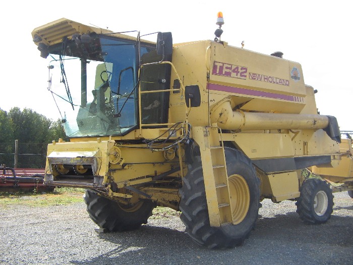 Moissonneuse Batteuse New Holland TF 42
