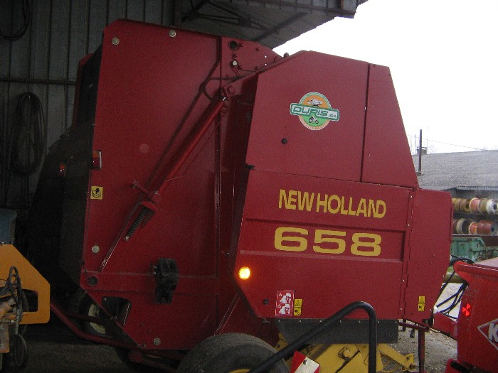 Presse ronde New Holland 658