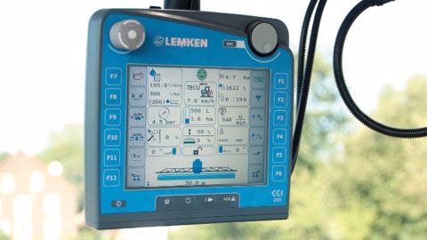 Le pulvérisateur Sirius 10 reçoit une commande Isobus