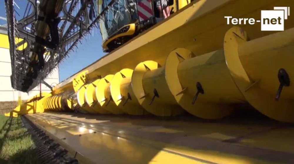 Des mensurations extrêmes : 652 ch, 12,5 m de coupe et 14.500 litres en trémie