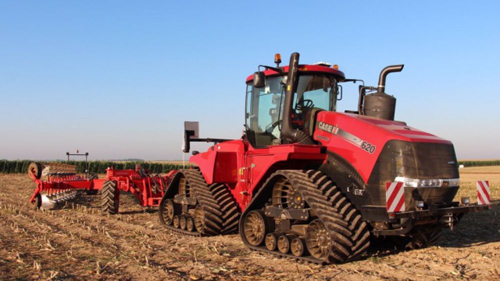 Un Quadtrac de 700 ch avec une charrue de 15 corps !
