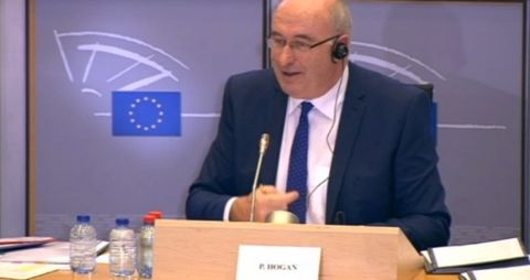 Face aux députés, Phil Hogan ne passe pas pour un expert de l'agriculture Face aux députés, Phil Hogan ne passe pas pour un expert de l'agriculture