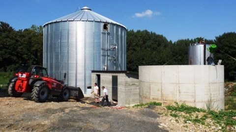 Méthaniseur dans un silo à grains. (©Terre-net Média) Méthaniseur dans un silo à grains. (©Terre-net Média)
