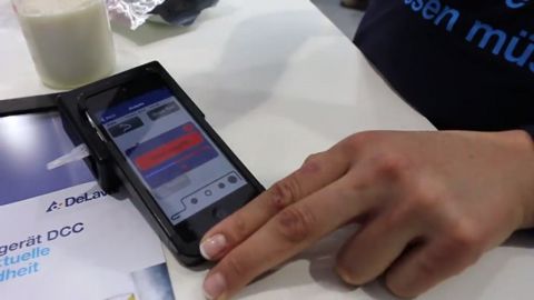 Un compteur de cellules portable fixé sur un Iphone 5
