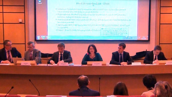 Gilles Poidevin (Unifa), Alain Savary (Axema), Stéphane Radet (Snia), Nicole Ouvrard secrétaire générale de l'Afja et rédactrice en chef de Réussir grandes cultures, Nicolas Marquet (Uipp), François Burgaud (Gnis)
