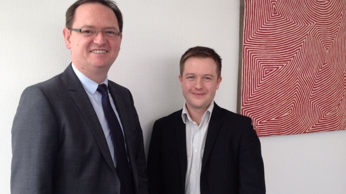 Mickaël Le Nezet, directeur adjoint de Banque populaire en charge des marchés professionels, et Julien Marre, président de Service de remplacement France Mickaël Le Nezet, directeur adjoint de Banque populaire en charge des marchés professionels, et Julien Marre, président de Service de remplacement France