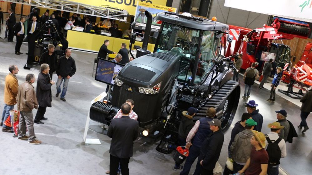 Plus de 70 vidéos des nouveautés tracteurs, pulvérisateurs, semoirs...