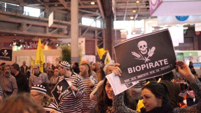 Les bagnards contrefacteurs de leurs semences de la CP dans le hall 4 du Sia. 