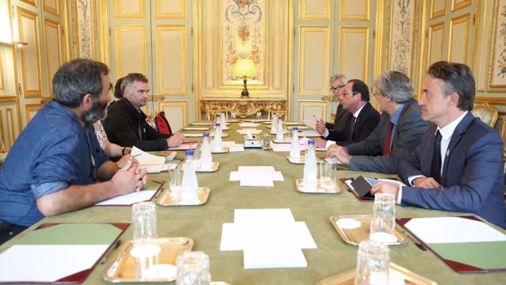 Une délégation de la Confédération paysanne, emmenée par son porte-parole Laurent Pinatel, a été reçue jeudi 27 août par François Hollande. (©Elysée)