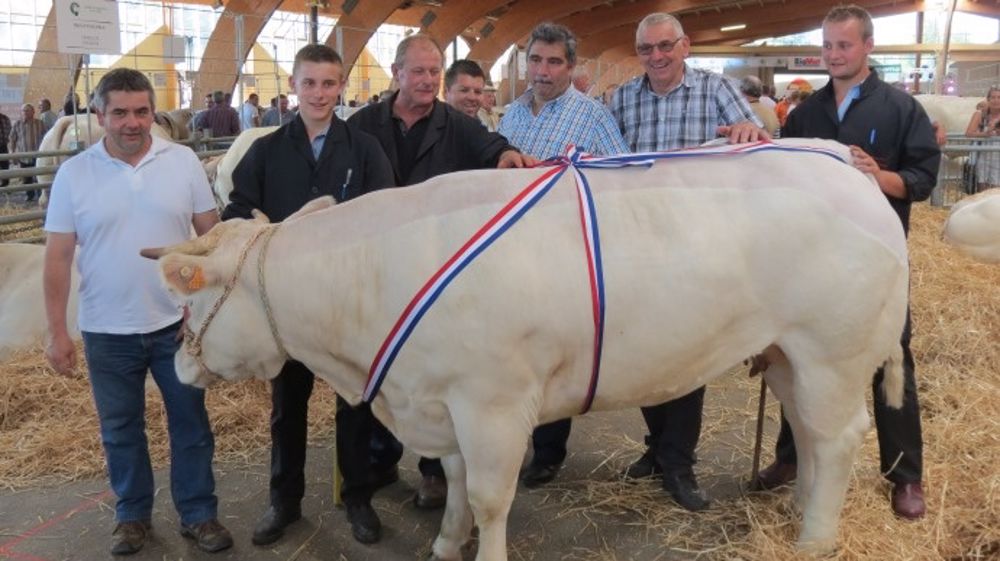 Le prix de l’excellence bouchère a été attribué au Gaec Brazey. (©Acti-Ouest) 