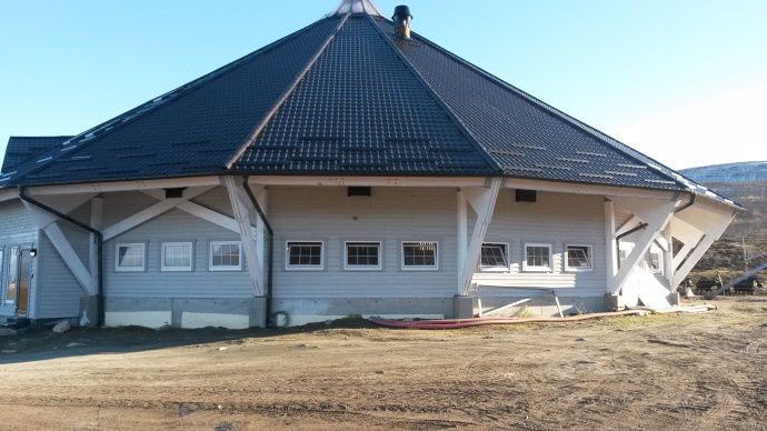 La stabulation de Bull Gard mesure 28 mètres de diamètre pour une centaine de logettes.