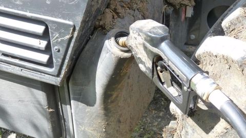 L'éco-conduite des tracteurs permettrait, pour les agriculteurs, de réduire leur facture de GNR de 15 %. Pour un tracteur de 120 cv, l'économie annuelle serait de 325 €/an.  (©Terre-net Média)