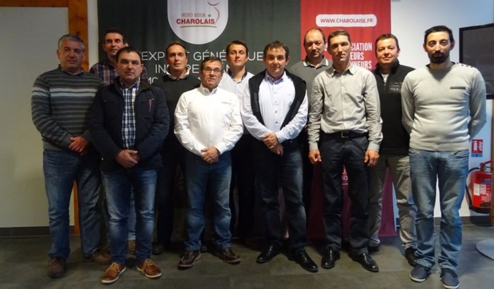 Pascal Langevin (au centre, chemise blanche) présidera le Herd-book Charolais. (©Hbc)