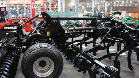 Blackbear Evo de Quivogne : le Blackbear en version semi-portée. (©Terre-net Média)
