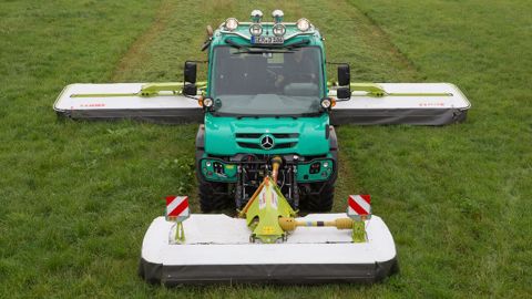 Mercedes Unimog U430, un porte-outil polyvalent capable de rouler à 90 km/h. (©Mercedes)