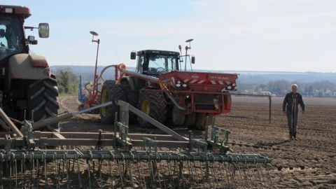 Les entreprises de travaux agricoles subissent elles aussi la crise agricole. Le niveau des encours dans leurs comptes a fortement augmenté ces derniers mois. (©Terre-net Média)