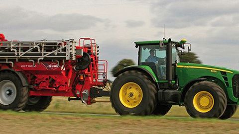 Kuhn AGT, épandeur d'engrais à rampes. (©Terre-net-média) Kuhn AGT, épandeur d'engrais à rampes. (©Terre-net-média)