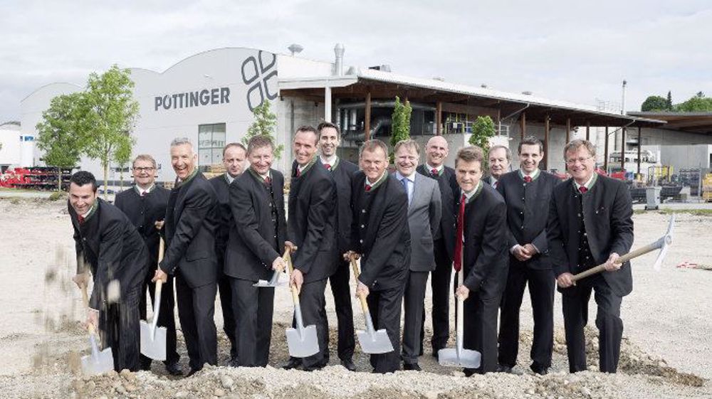 L'équipe de direction Pöttinger, lors de la cérémonie d'inauguration (©Pöttinger)