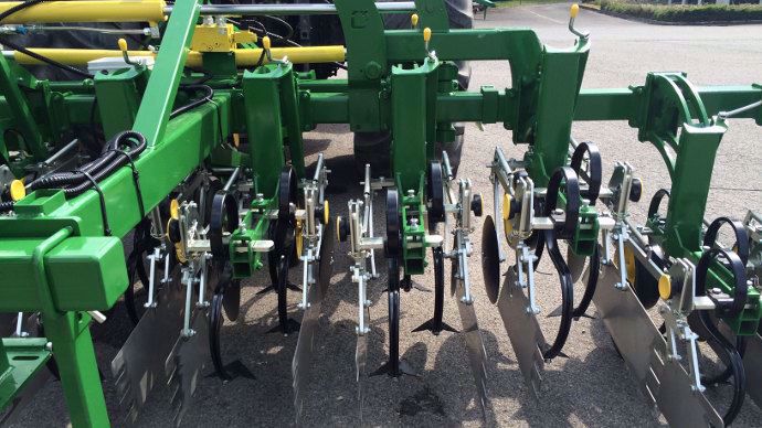 Bineuse Franquet, de 4 à 8 rangs pour maïs et betteraves