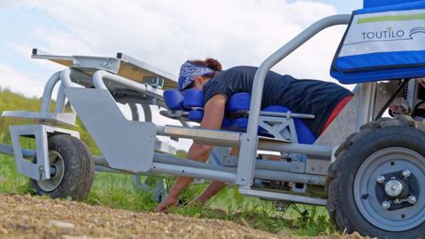 Le robot ou « cobot » agricole Toutilo en configuration désherbage (©Touti terre)