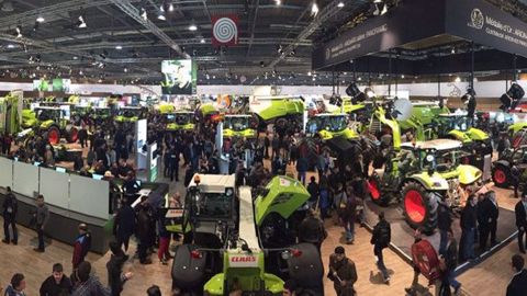 Photo du stand Claas lors de l'édition 2015 du Sima au parc des expositions de Villepinte. (©Claas)