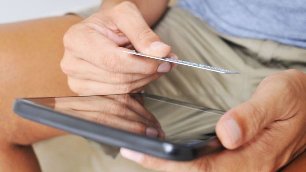 Acheter en ligne pour l'exploitation permet de dénicher des produits introuvables localement. (©Nito, Fotolia)
