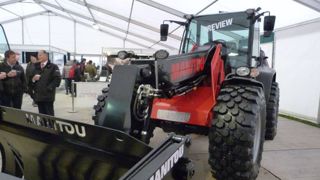 Le chariot télescopique articulé MLA est équipé d'une cabine étroite pour augmenter la visibilité. (©Manitou) Le chariot télescopique articulé MLA est équipé d'une cabine étroite pour augmenter la visibilité. (©Manitou)