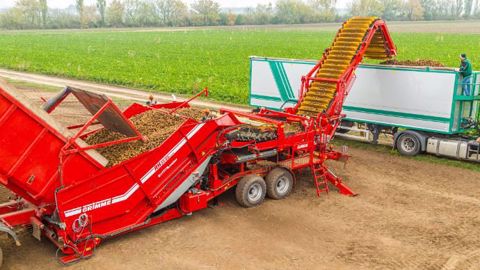 Un moteur diesel de 63 ch rend la station autonome pour travailler directement au champ. (©Grimme) Un moteur diesel de 63 ch rend la station autonome pour travailler directement au champ. (©Grimme)