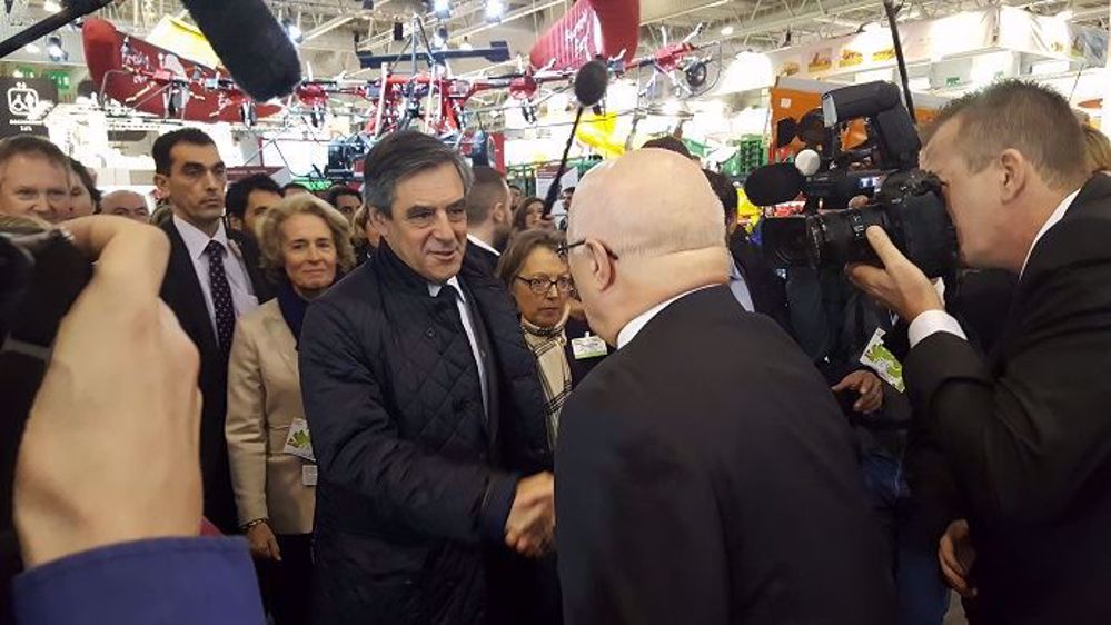 François Fillon, lors de sa visite du Sima, au parc expo de Villepinte, fin février 2017. (©Terre-net Média)