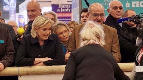 Marine Le Pen, lors de sa visite au salon de l'agriculture le 28 février 2017. (©compte instagram de Marine Le Pen)