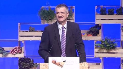 Jean Lassalle, lors de son audition devant les agriculteurs de la FNSEA et les représentants des organisations du conseil de l'agriculture française, le 30 mars dernier à Brest. (©Terre-net Média)