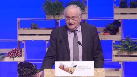 Jacques Cheminade, lors de la présentation de son programme agricole devant les agriculteurs de la FNSEA et les représentants d'organisations agricoles, le 30 mars à Brest. (©Terre-net Média) 