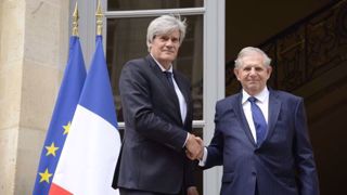 Jacques Mézard et Stéphane Le Foll lors de leur passation de pouvoir. (©Ministère de l'agriculture) Jacques Mézard et Stéphane Le Foll lors de leur passation de pouvoir. (©Ministère de l'agriculture)