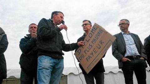 A Guinguamp, les producteurs de lait ont déjà bloqué le site Sodiaal la semaine dernière. (©@LeTelegramme) A Guinguamp, les producteurs de lait ont déjà bloqué le site Sodiaal la semaine dernière. (©@LeTelegramme)