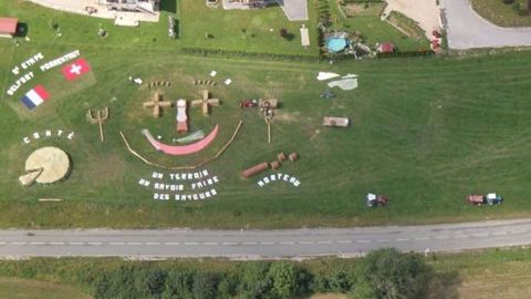 En 2016, les agriculteurs de la FDSEA du Doubs avaient remporté la deuxième place du concours "Les agriculteurs aiment le Tour". (©@FNSEA)