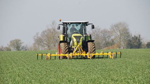 TerraBlade, désherber mécaniquement jusqu’à 40 ha/jour. (©Claydon)