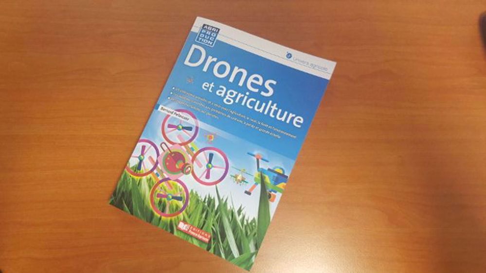 Les éditions France Agricole publient le guide pratique : <em>Drones et agriculture</em>. (©Terre-net Média)