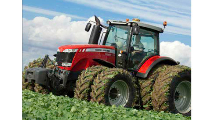 Le Massey ferguson 8690 équipé de roues jumelées à l'avant et à l'arrière.