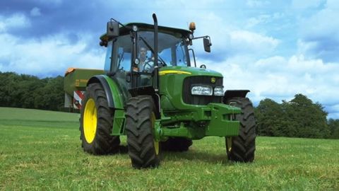 Le tracteur John Deere 5820 bénéficie du même moteur que la série 6020. (©John Deere) Le tracteur John Deere 5820 bénéficie du même moteur que la série 6020. (©John Deere)