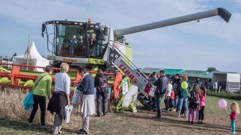 Pendant trois jours, les 8, 9 et 10 septembre, Jeunes agriculteurs fait découvrir l'agriculture au grand public à Margny-les-Compiègne, qui accueille les Terres de Jim. (©@JimBataille)  