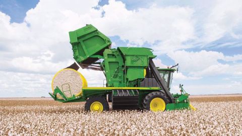 John Deere CP690, l'agriculture de précision pour le coton. (©John Deere) John Deere CP690, l'agriculture de précision pour le coton. (©John Deere)