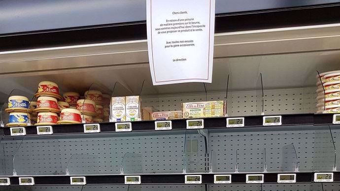 Une consommatrice constate sur Twitter la pénurie de beurre dans son Intermarché, le 11 octobre dernier.