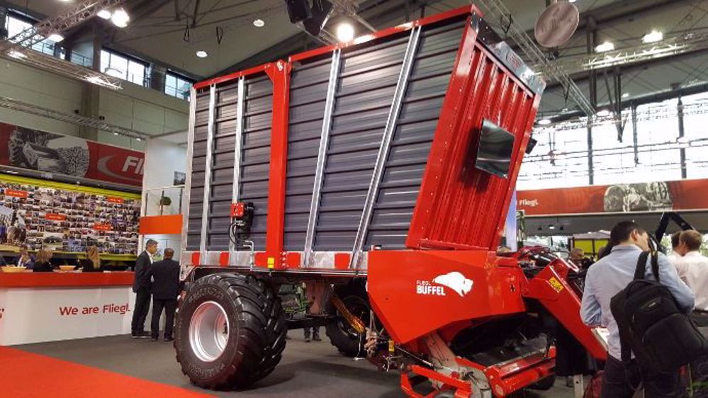 Le système Buffalo regroupe quatre outils en un et permet de récolter le fourrage en respectant le sol et la culture. (©Terre-net Média)