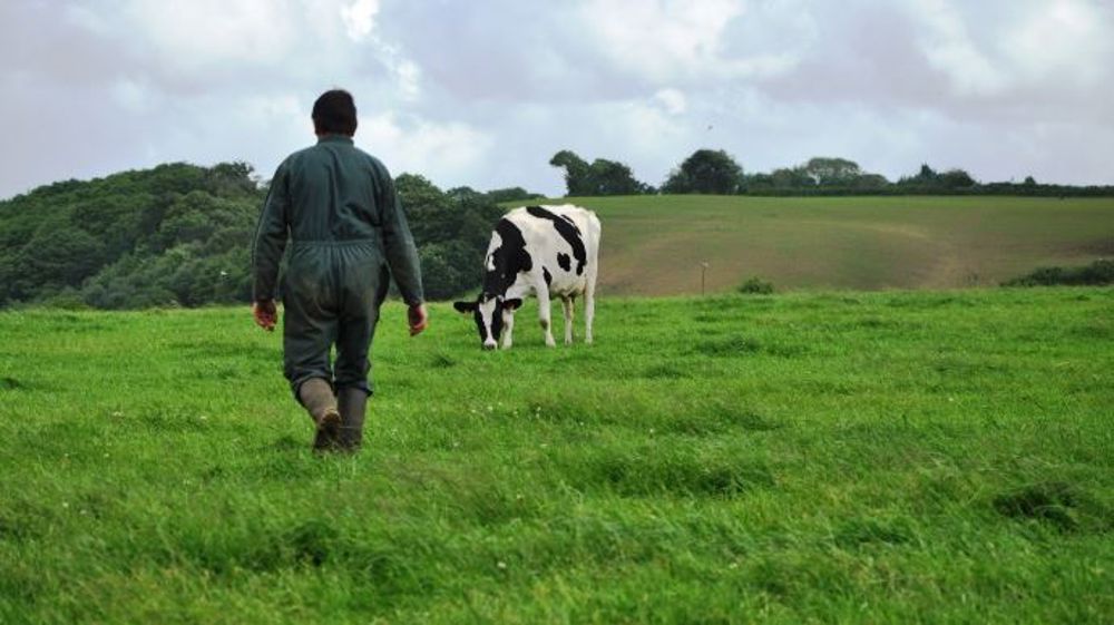 « Nous, éleveurs, nous ne sommes pas n'importe qui et nous ne faisons pas n'importe quoi », exprime Anthony Marre un des éleveurs visité en pleine nuit pour la réalisation de la vidéo anti-élevage de Rémi Gaillard (©Terre-net Média) 