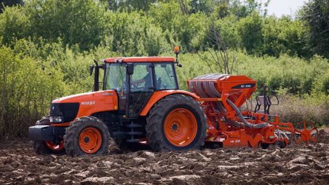 Le tracteur Kubota M128X répond aux exigences du Tier 3 A. (©Kubota) 