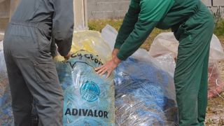 Les sacs de collecte sont à demander à votre fournisseur habituel qui se chargera aussi de les récupérer une fois remplis. (©Adivalor) Les sacs de collecte sont à demander à votre fournisseur habituel qui se chargera aussi de les récupérer une fois remplis. (©Adivalor)
