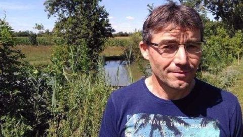 Raphaël Gardot présente son parcours vers des pratiques agro-écologiques : allongement de ses rotations, introduction de légumineuses dans l'assolement, réduction des intrants, favorisation des auxiliaires de culture... (©Trame) Raphaël Gardot présente son parcours vers des pratiques agro-écologiques : allongement de ses rotations, introduction de légumineuses dans l'assolement, réduction des intrants, favorisation des auxiliaires de culture... (©Trame)