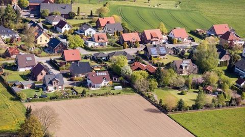 La lutte contre l'artificialisation des terres est l'un des enjeux actuels dans la gestion du foncier agricole.  (©Christian Schwier/Fotolia)