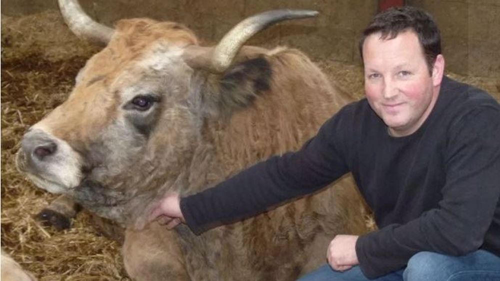Mathieu Causse est éleveur d'un troupeau de vaches allaitantes en Aveyron. (©Association pour la santé de la terre et du vivant)