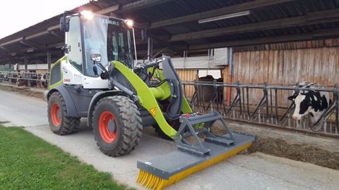 Les trois nouvelles chargeuses à pneus de Claas bénéficient d'une direction combinant l'articulation centrale et les roues arrières directrices. (©Terre-net Média)